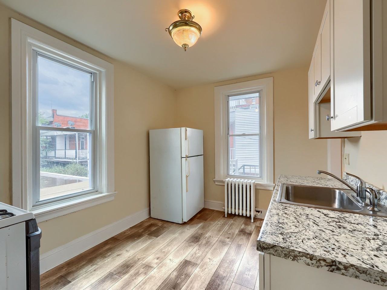 211 Verbeke St - Photo 5 of 17