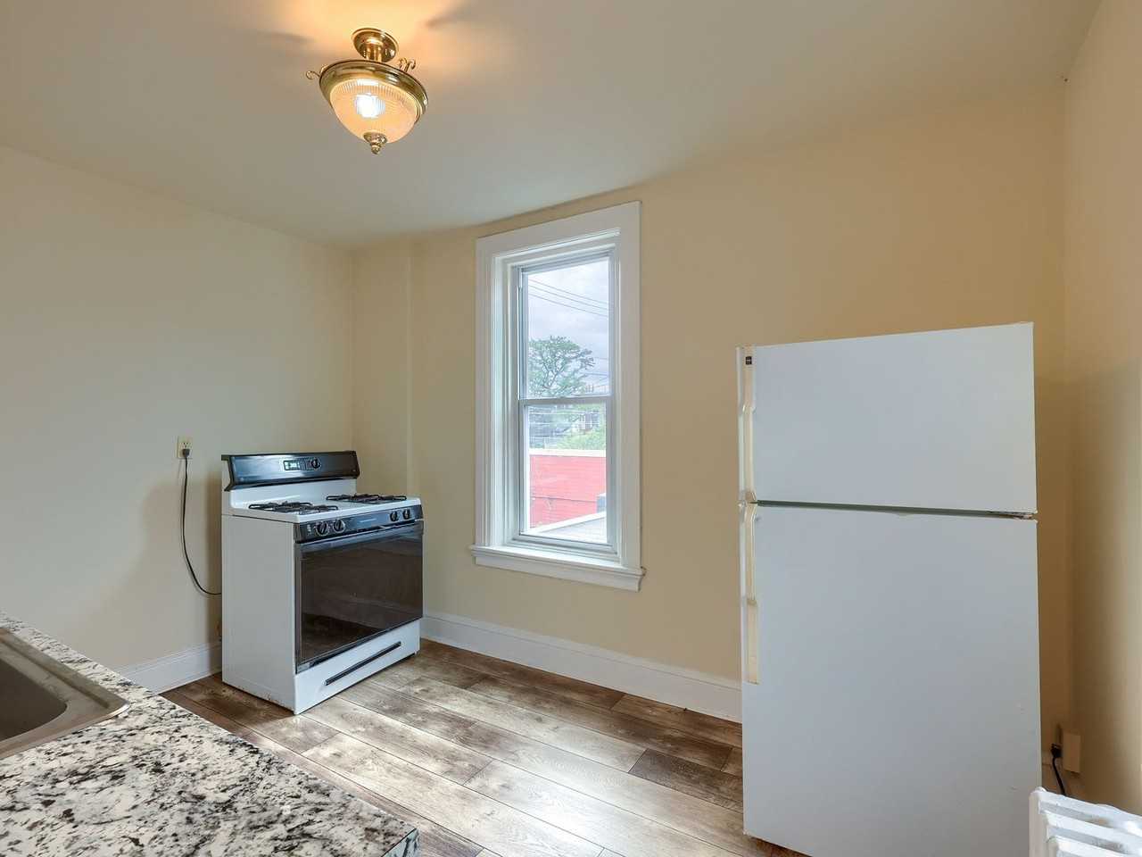 211 Verbeke St - Photo 6 of 17