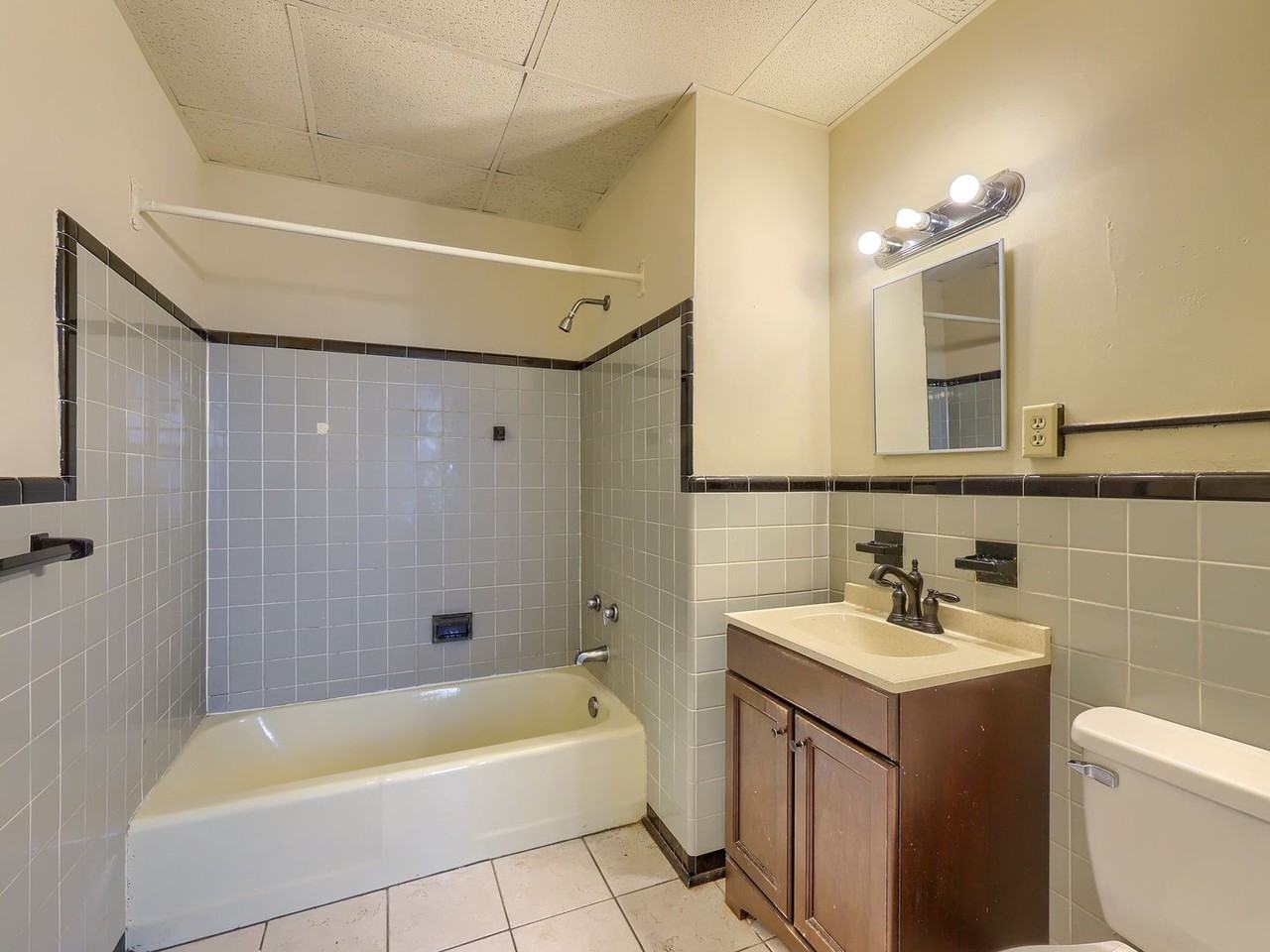 211 Verbeke St - Photo 7 of 17