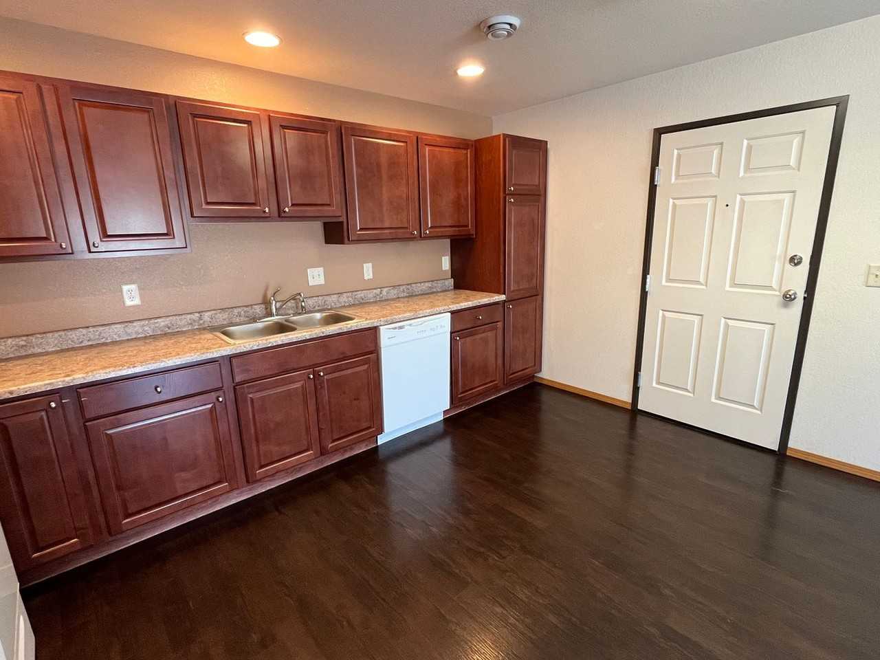 505 505 16 Ave Circle NE #7 - Photo 4 of 13