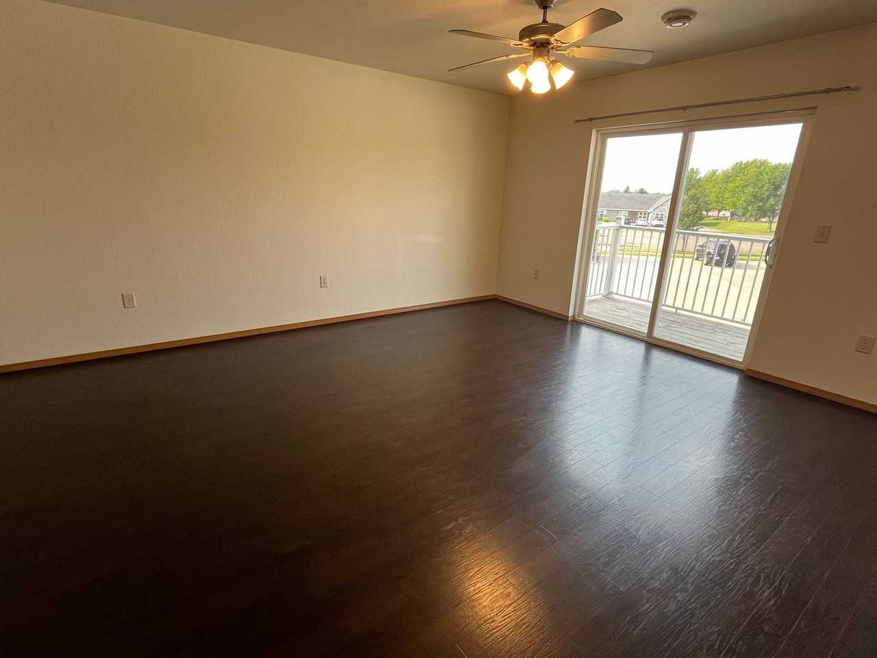 505 505 16 Ave Circle NE #7 - Photo 6 of 13