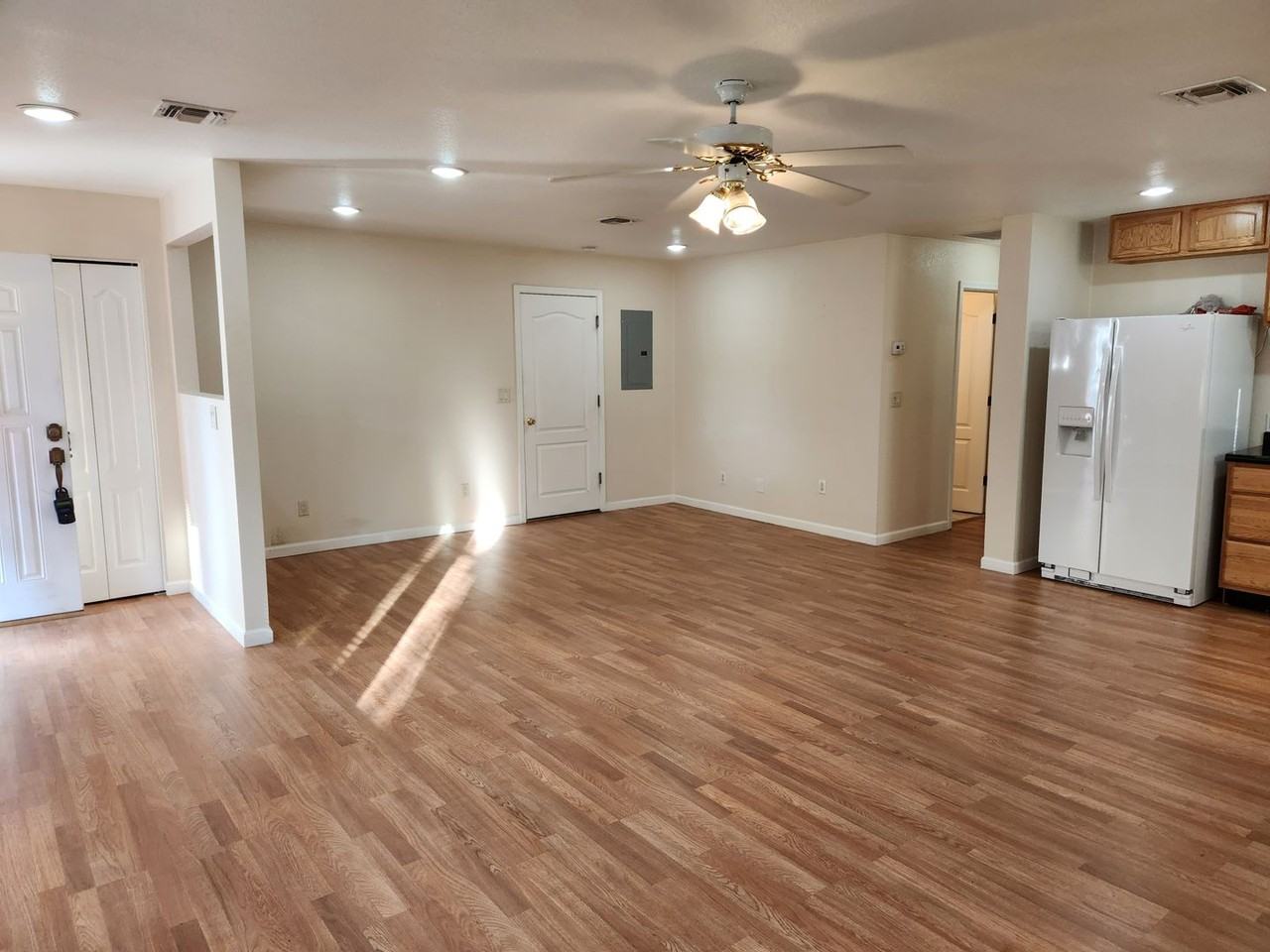 609 N Luzern Cir - Photo 3 of 15