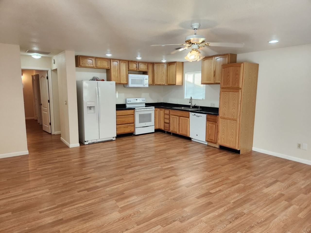 609 N Luzern Cir - Photo 4 of 15