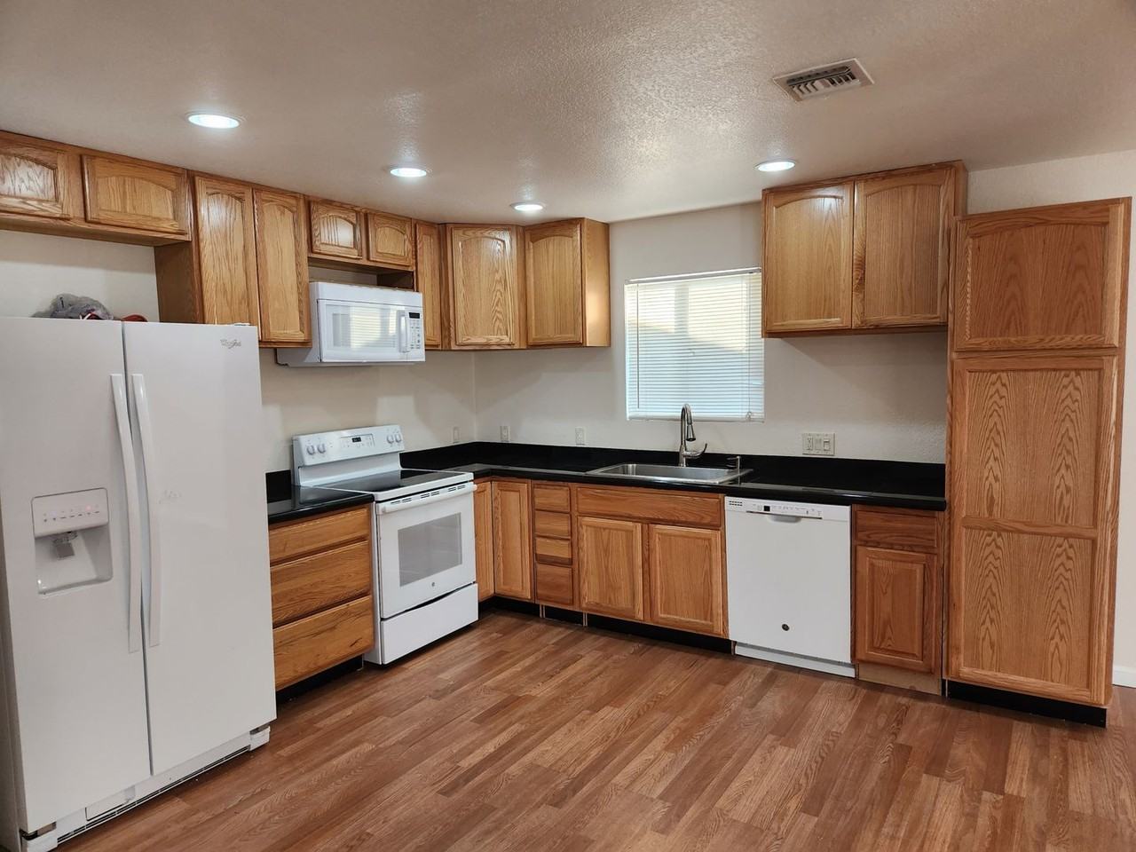 609 N Luzern Cir - Photo 5 of 15