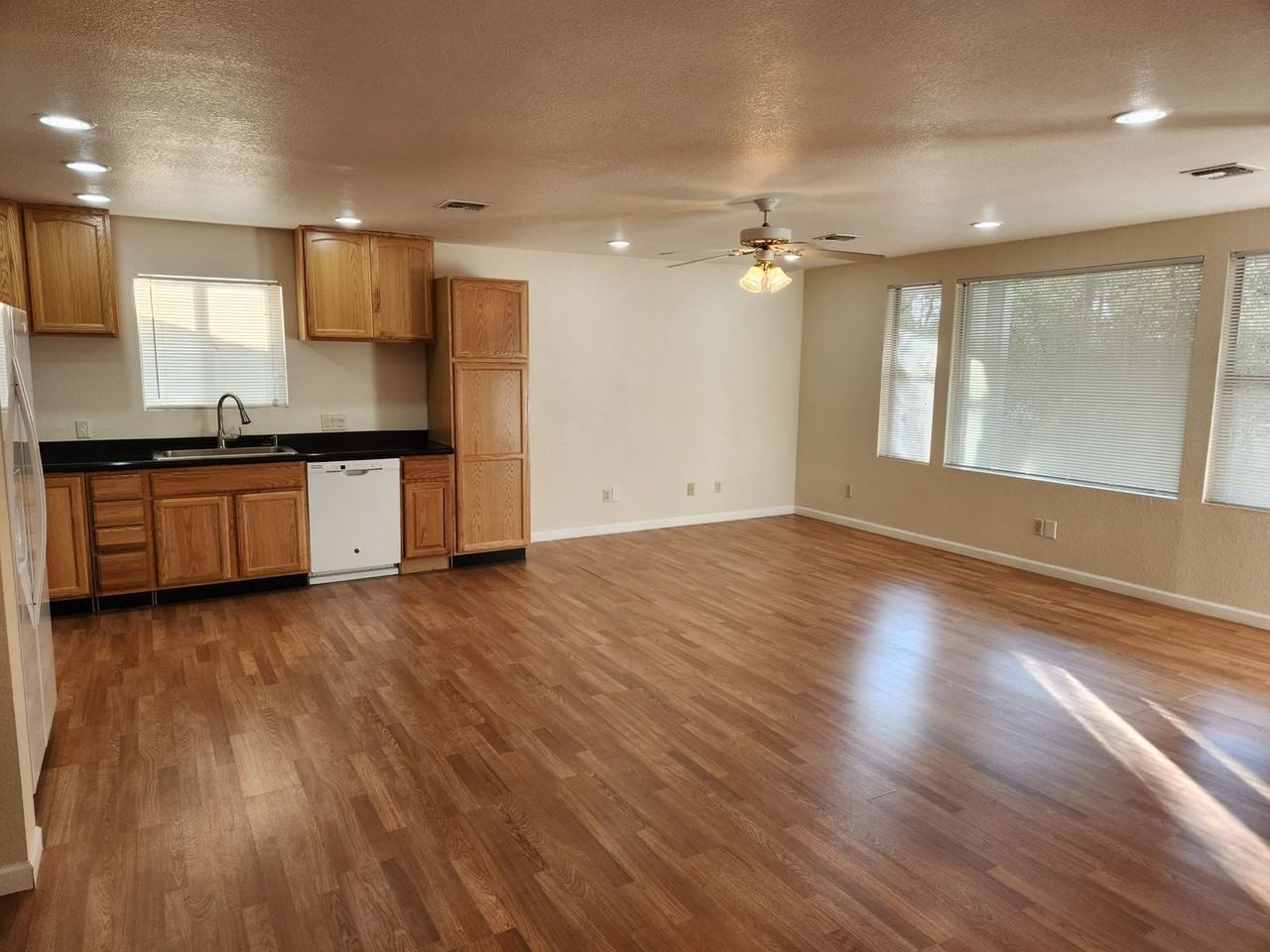 609 N Luzern Cir - Photo 6 of 15