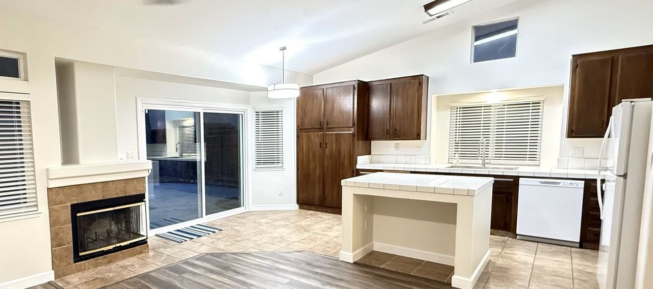 8629 White Rock Dr - Photo 3 of 17