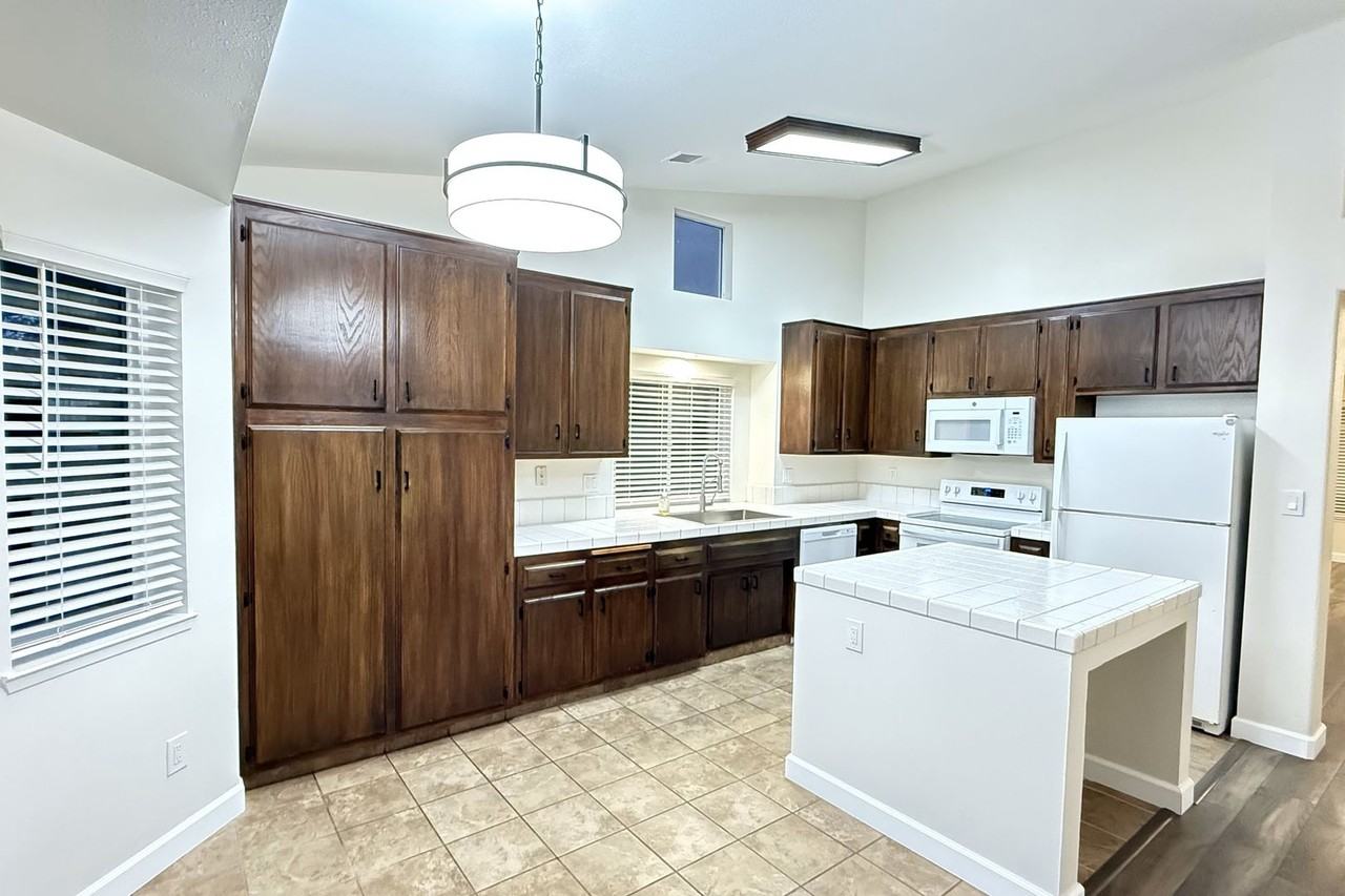 8629 White Rock Dr - Photo 4 of 17