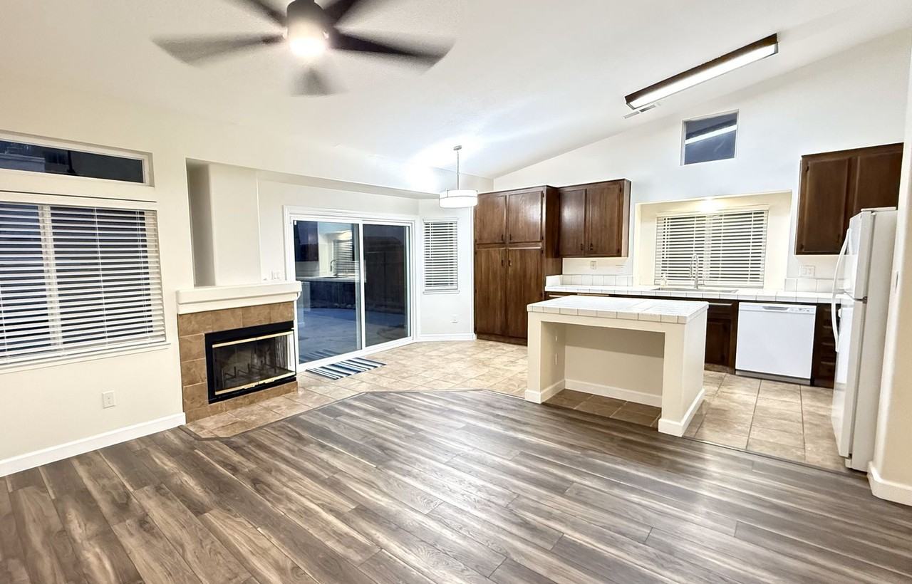 8629 White Rock Dr - Photo 5 of 17