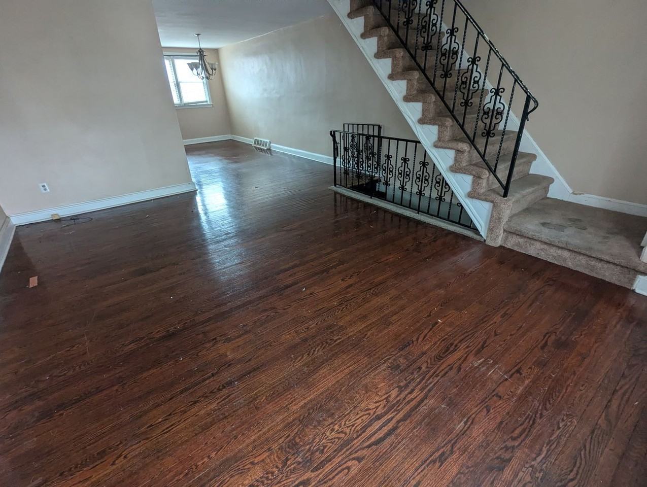 1355 Westbury Dr - Photo 2 of 10