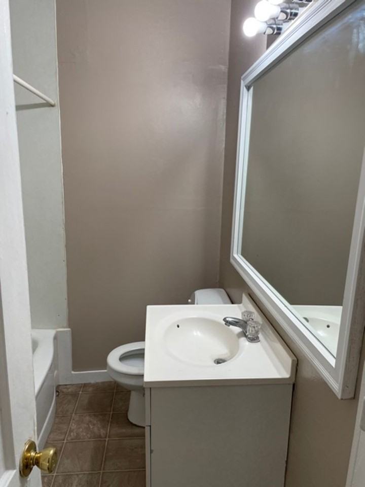 2236 Dewey Pl - Photo 7 of 11