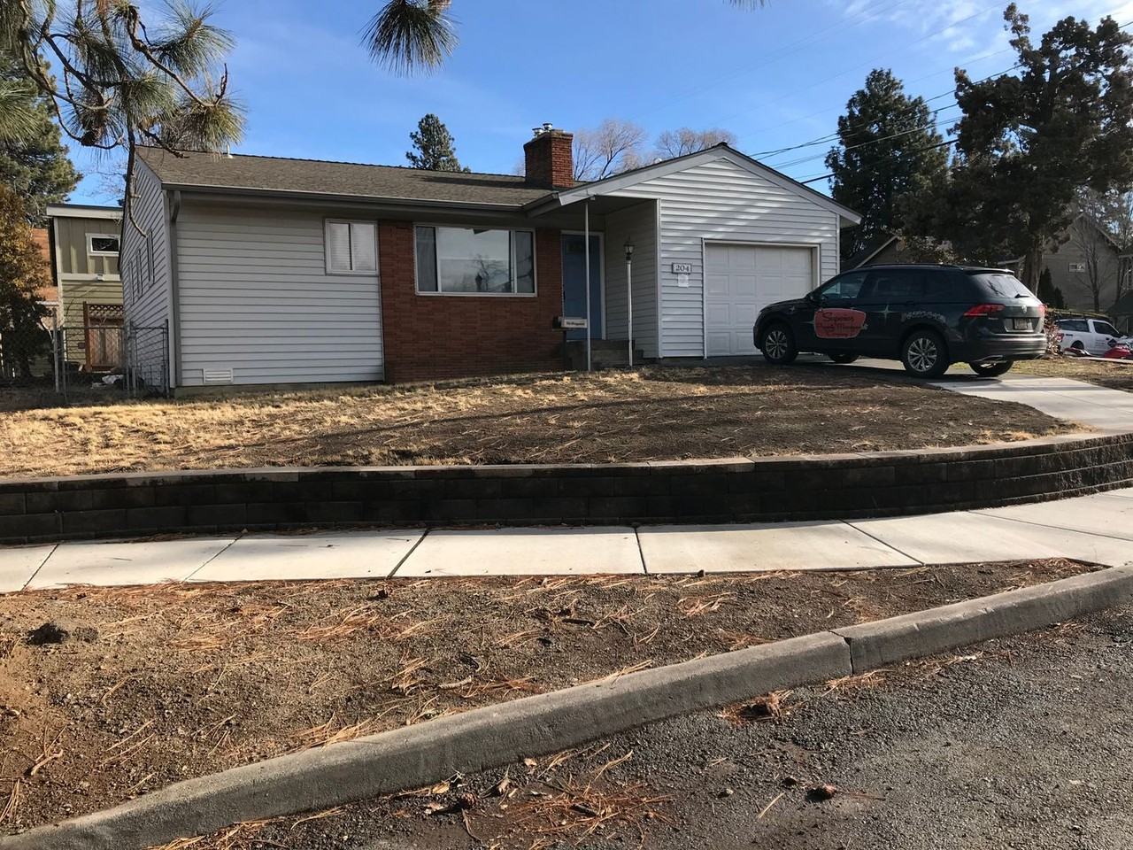 204 Ne 5th St - Photo 2 of 24