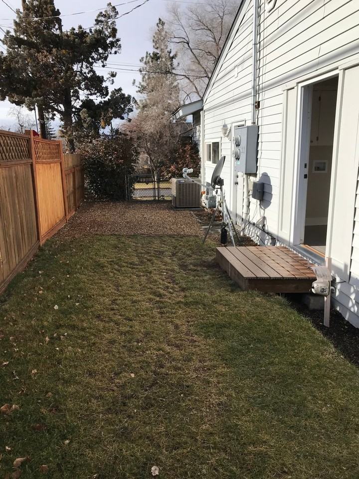 204 Ne 5th St - Photo 3 of 24