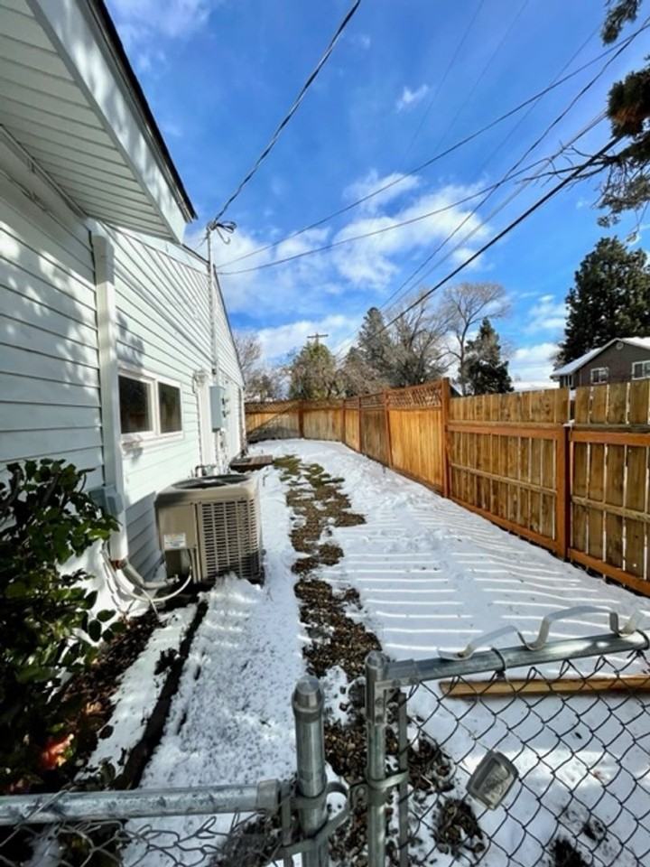 204 Ne 5th St - Photo 4 of 24