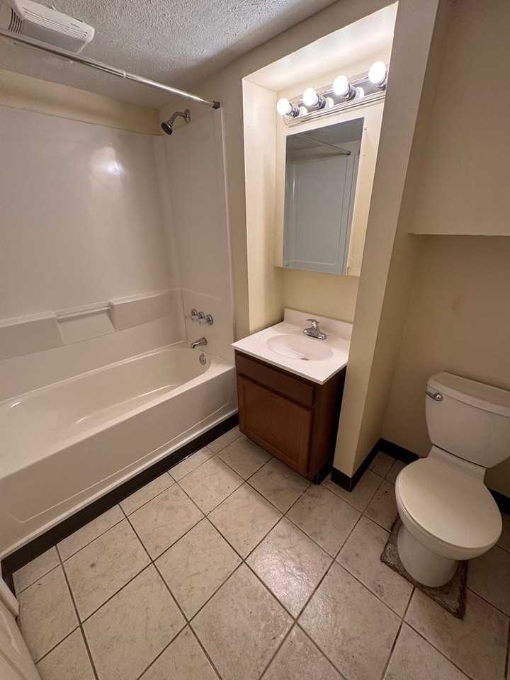 100 Smithsonian St - Photo 6 of 13