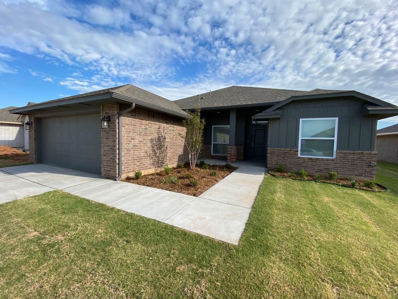 8513 Nw 77th Pl - Photo 2 of 33