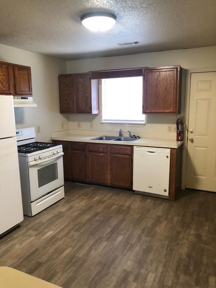 235 S Eastern Ave - Photo 2 of 10