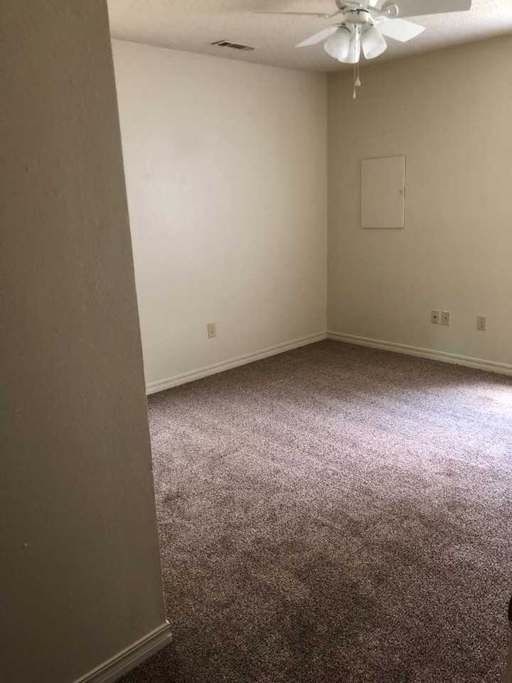 235 S Eastern Ave - Photo 4 of 10