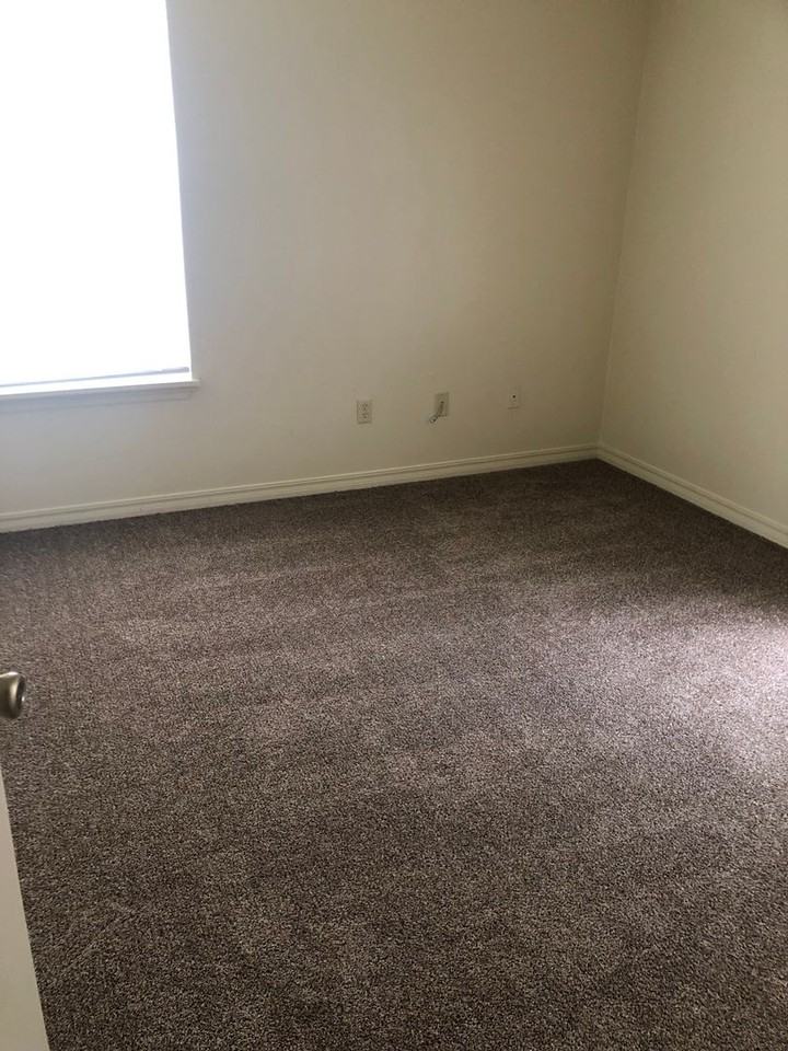 235 S Eastern Ave - Photo 5 of 10