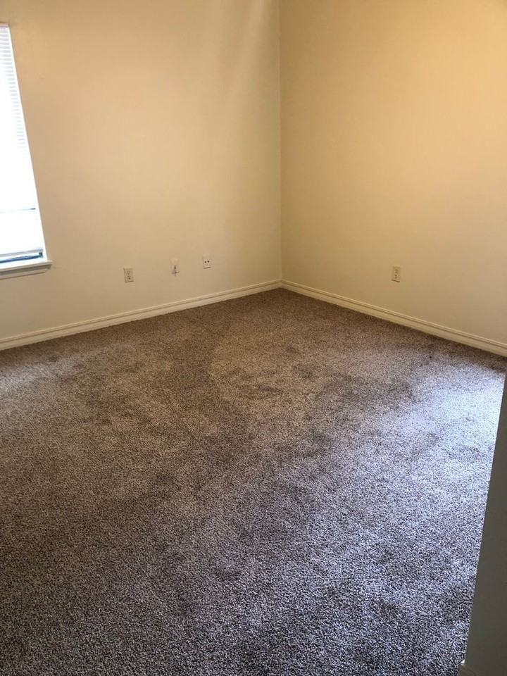 235 S Eastern Ave - Photo 7 of 10