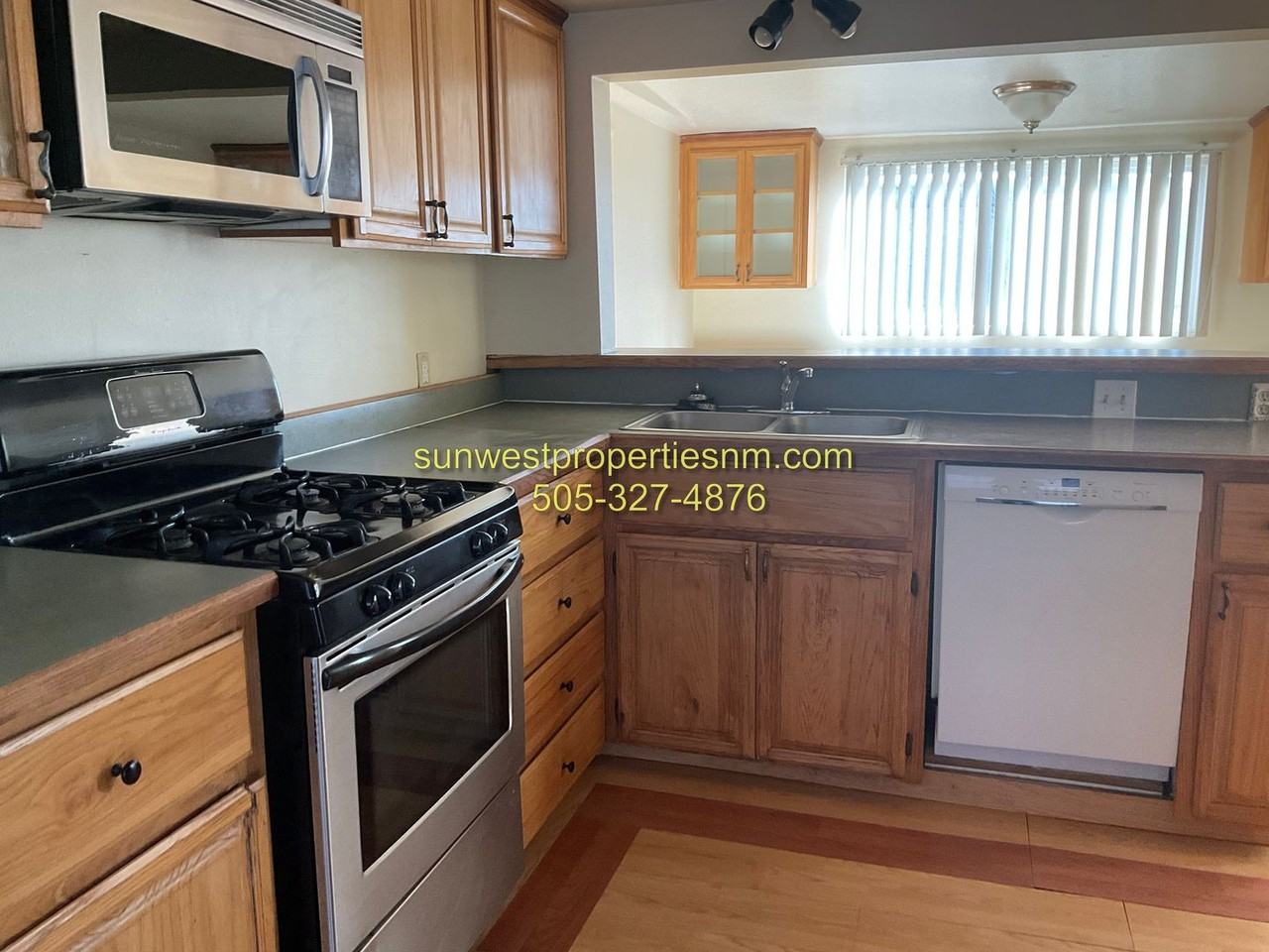 914 N Buena Vista Ave - Photo 3 of 9