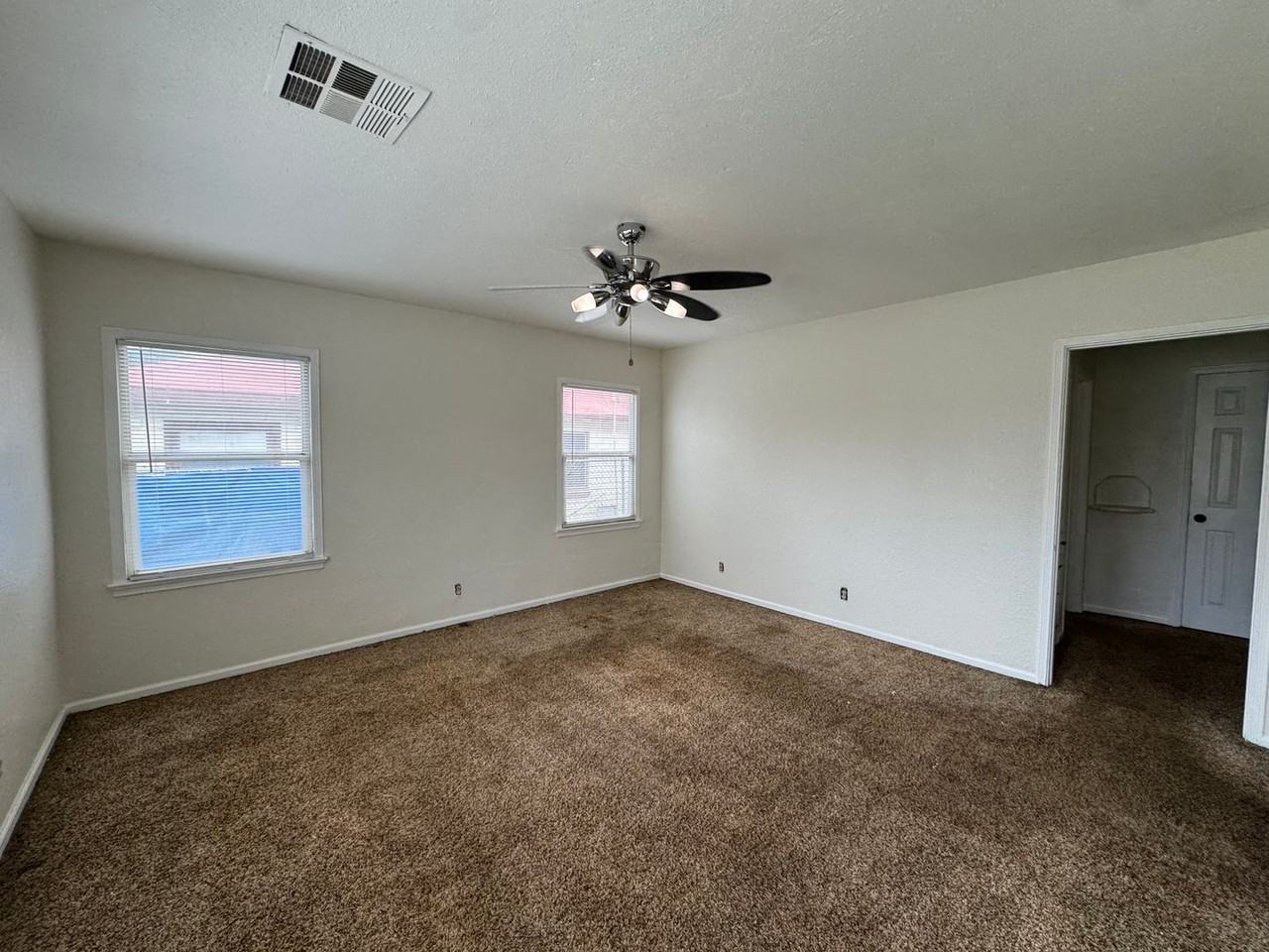 1106 El Tejon Ave - Photo 3 of 10