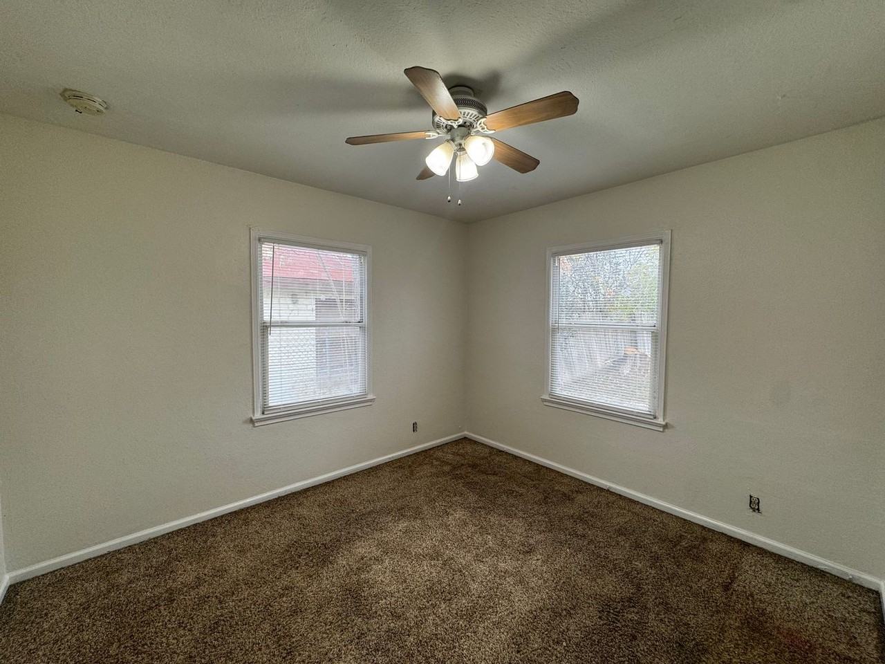 1106 El Tejon Ave - Photo 6 of 10