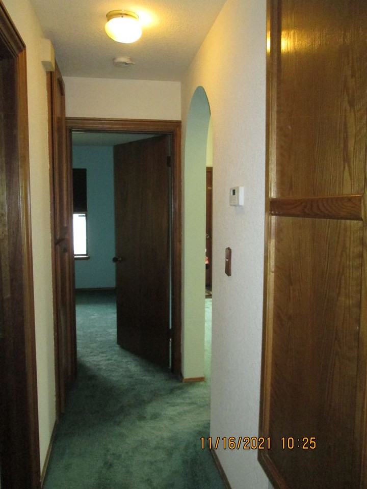 527 N Washington St - Photo 4 of 19