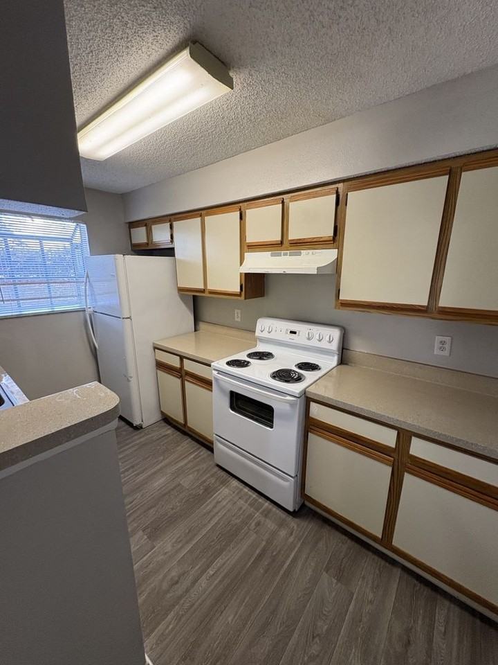 246 Afton Sq - Photo 4 of 13