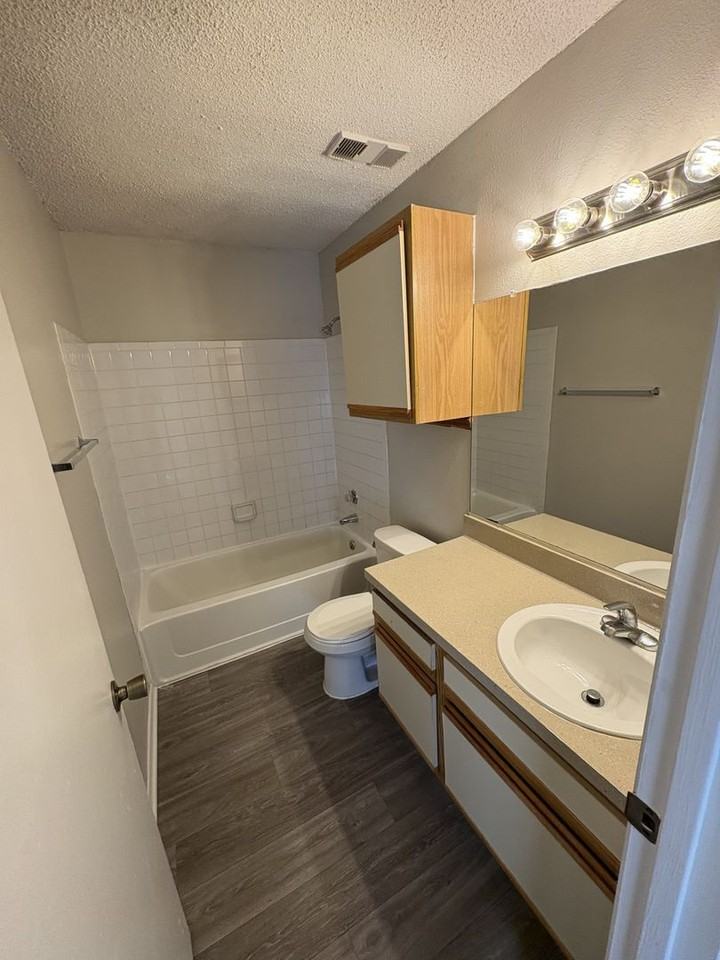 246 Afton Sq - Photo 6 of 13