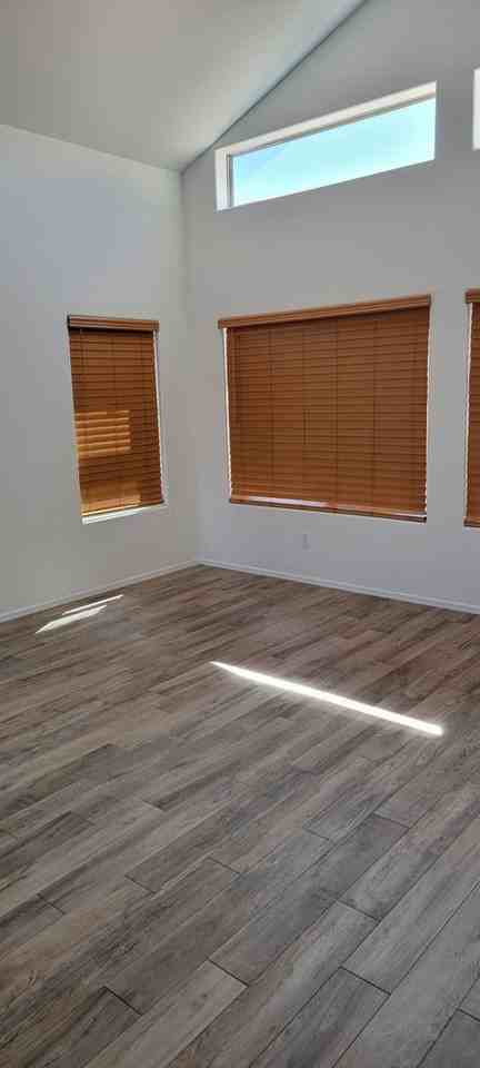 5123 - Photo 4 of 17