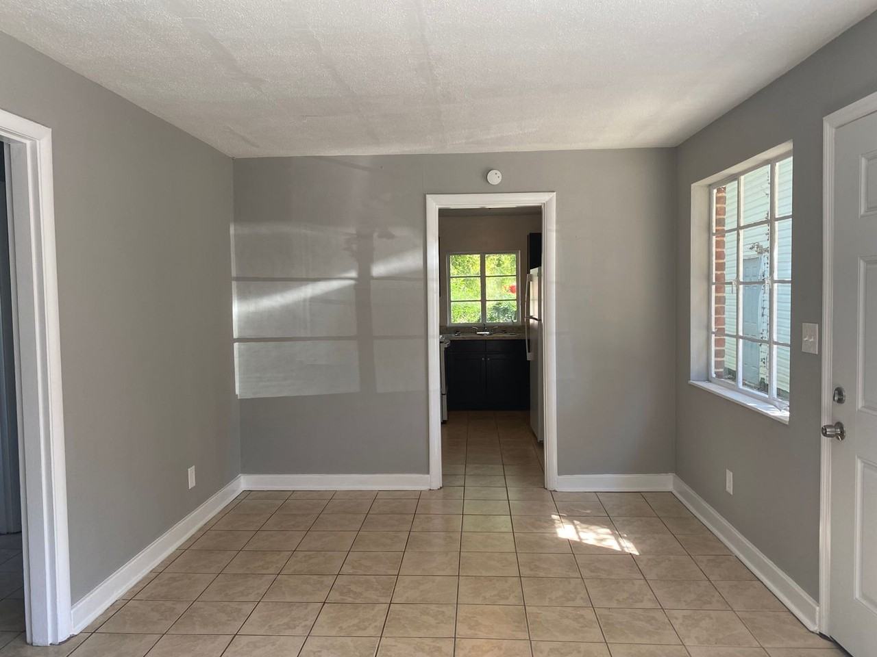 633 Broad St Nw #6 - Photo 3 of 11