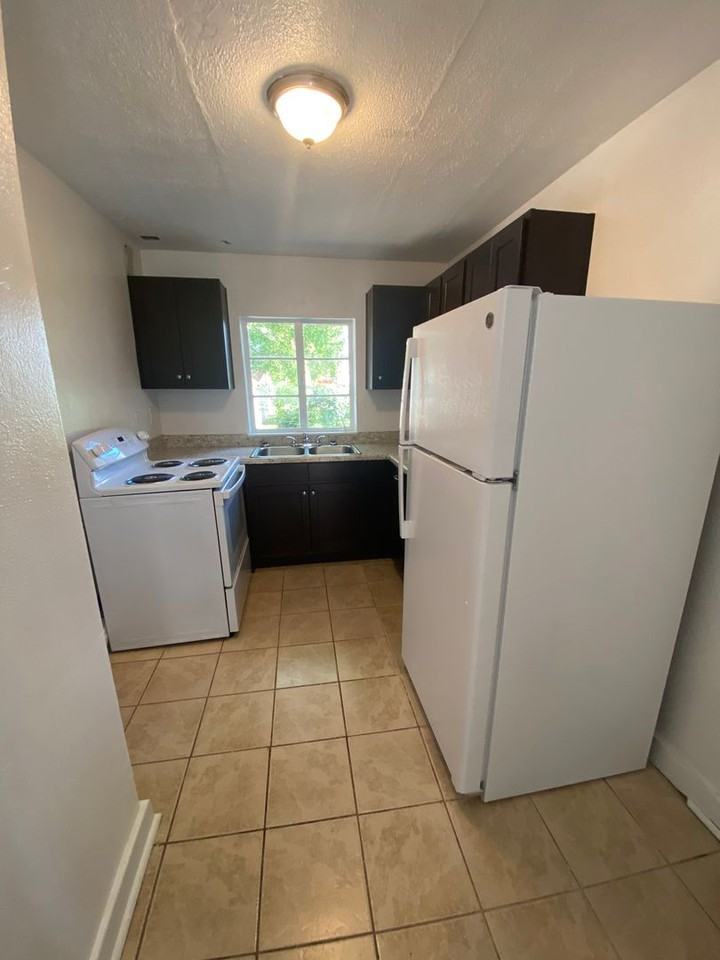 633 Broad St Nw #6 - Photo 6 of 11