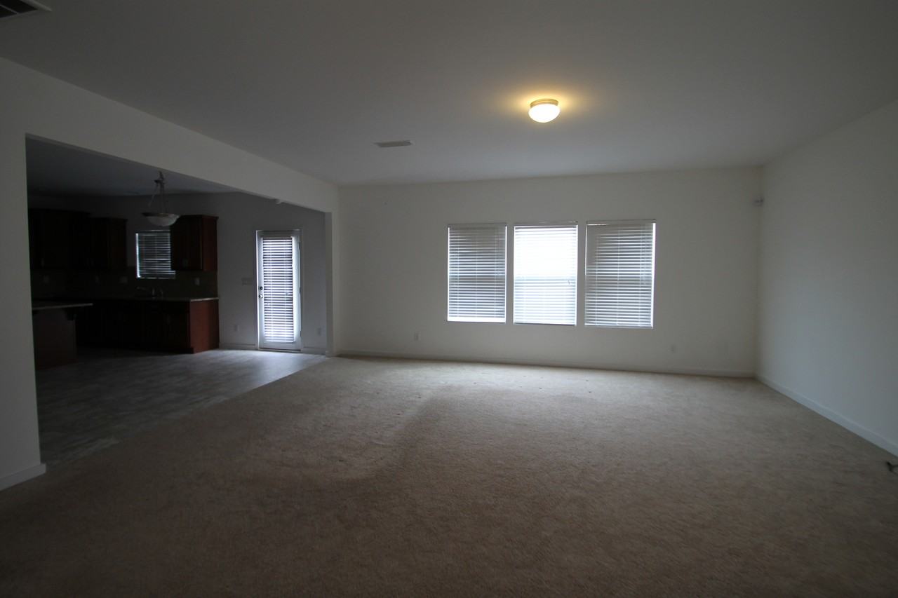 1328 Shaw Ave - Photo 2 of 7