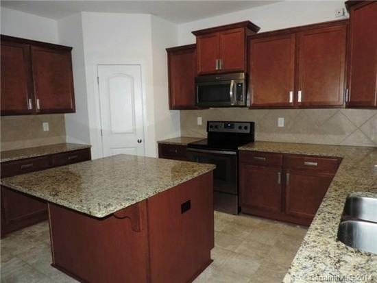 1328 Shaw Ave - Photo 4 of 7