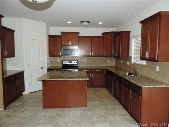 1328 Shaw Ave - Photo 5 of 7