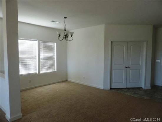 1328 Shaw Ave - Photo 7 of 7