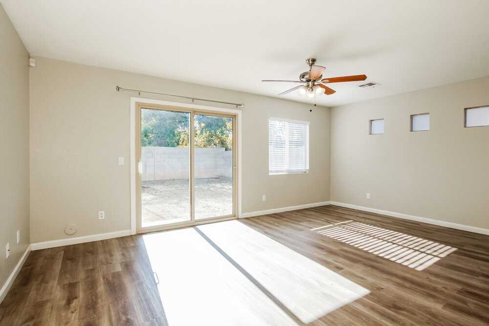 8345 W Hughes Dr - Photo 5 of 17