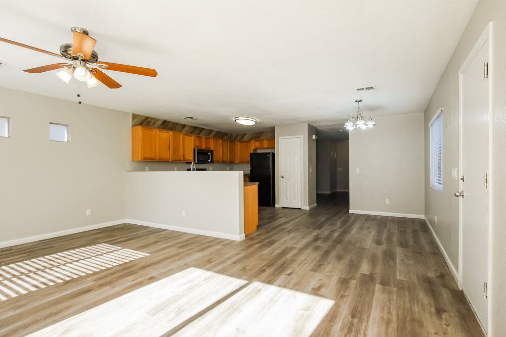 8345 W Hughes Dr - Photo 6 of 17