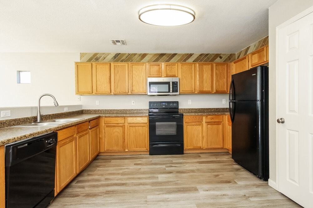 8345 W Hughes Dr - Photo 7 of 17