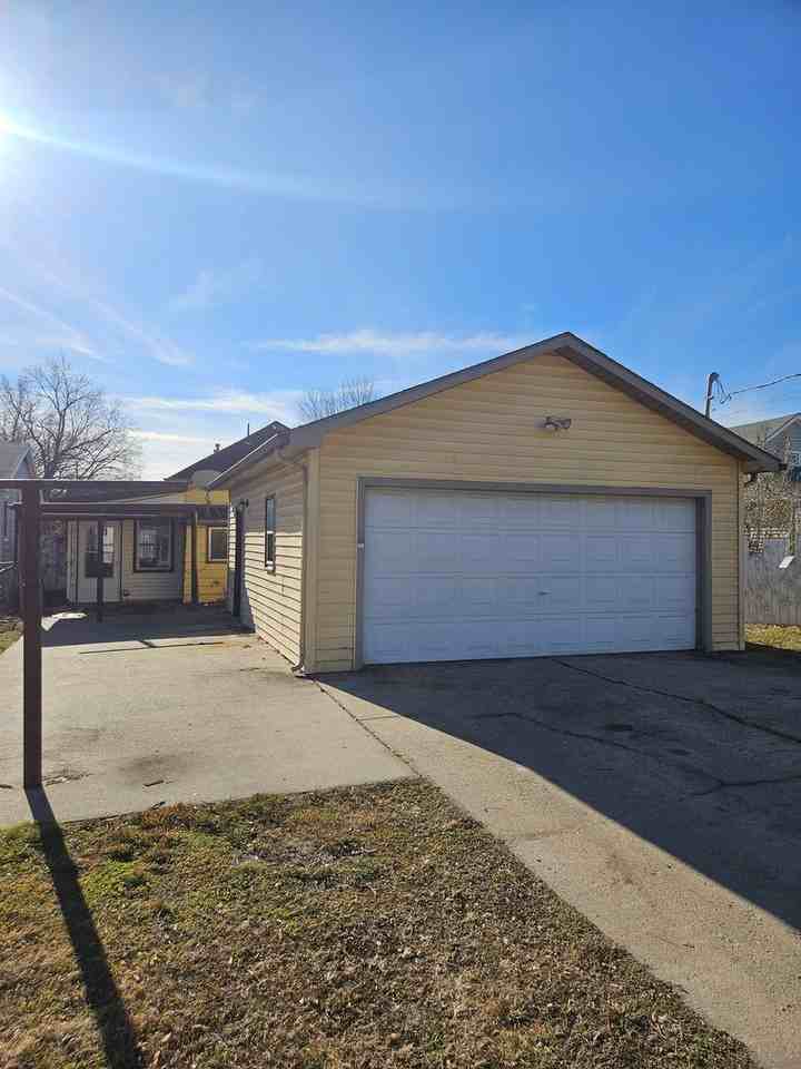 334 W 11th St - Photo 2 of 16