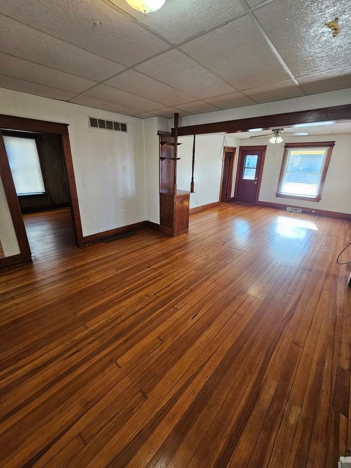 334 W 11th St - Photo 4 of 16