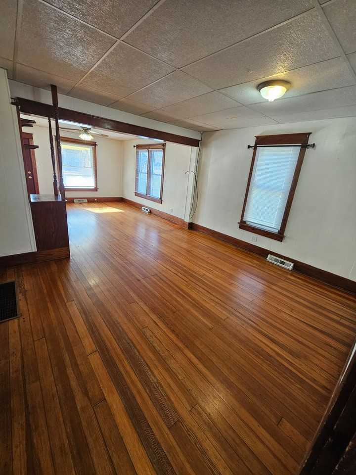 334 W 11th St - Photo 5 of 16