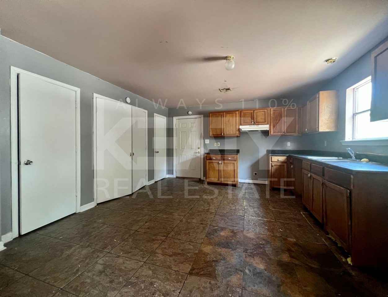 611 Walker Rd - Photo 3 of 9