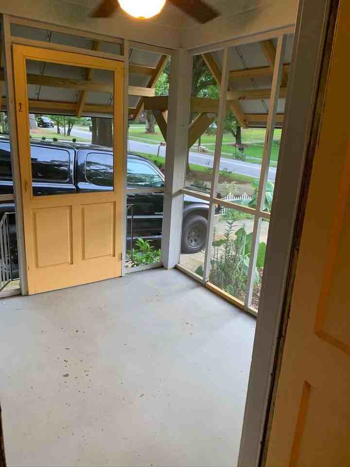 555 King Ave - Photo 3 of 17