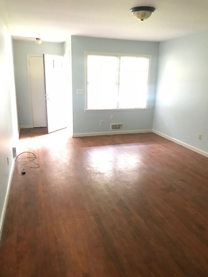 180 Riverdale Dr - Photo 2 of 7