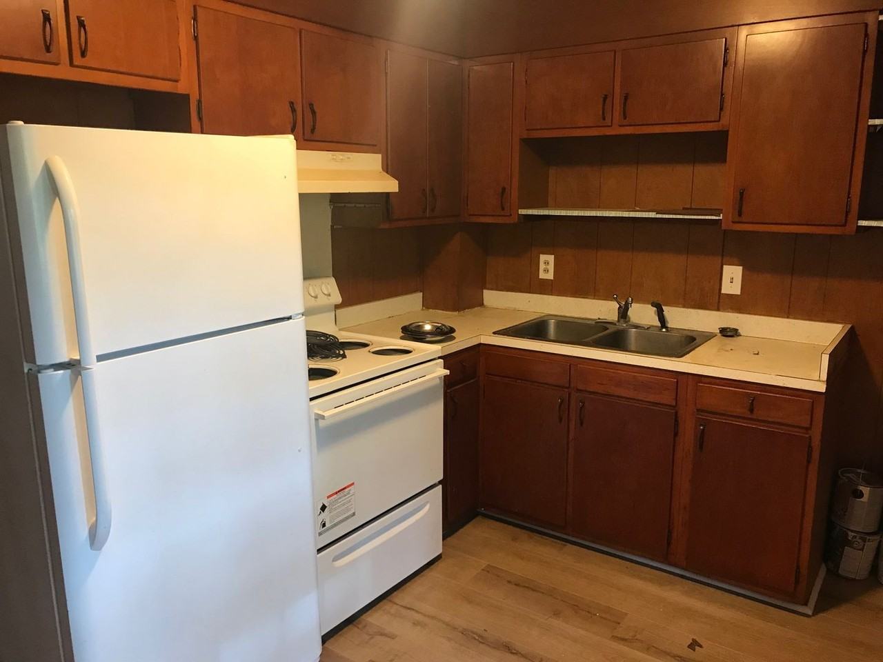 180 Riverdale Dr - Photo 3 of 7