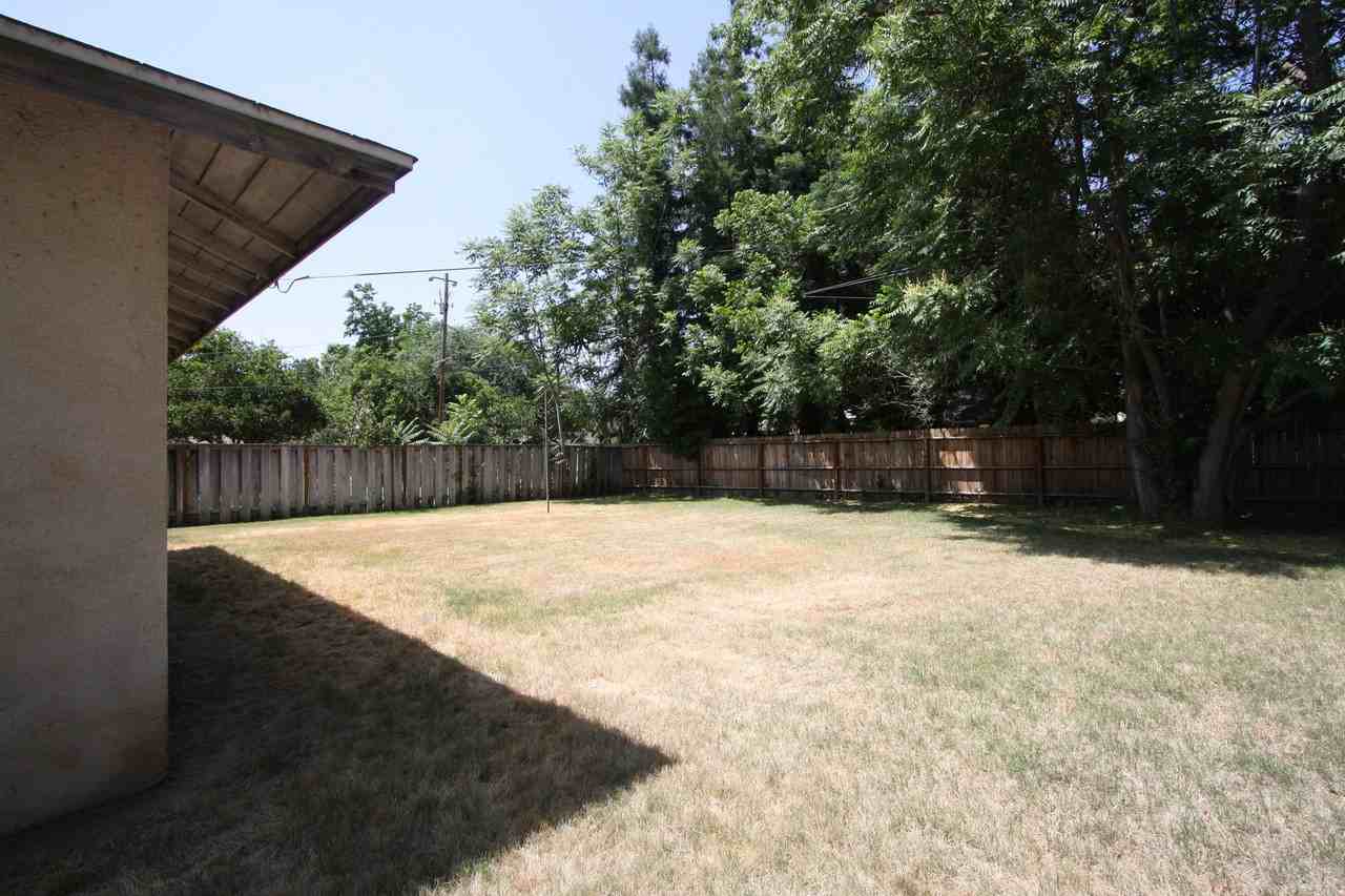 1025 E Saginaw Way - Photo 2 of 7