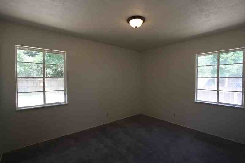 1025 E Saginaw Way - Photo 3 of 7