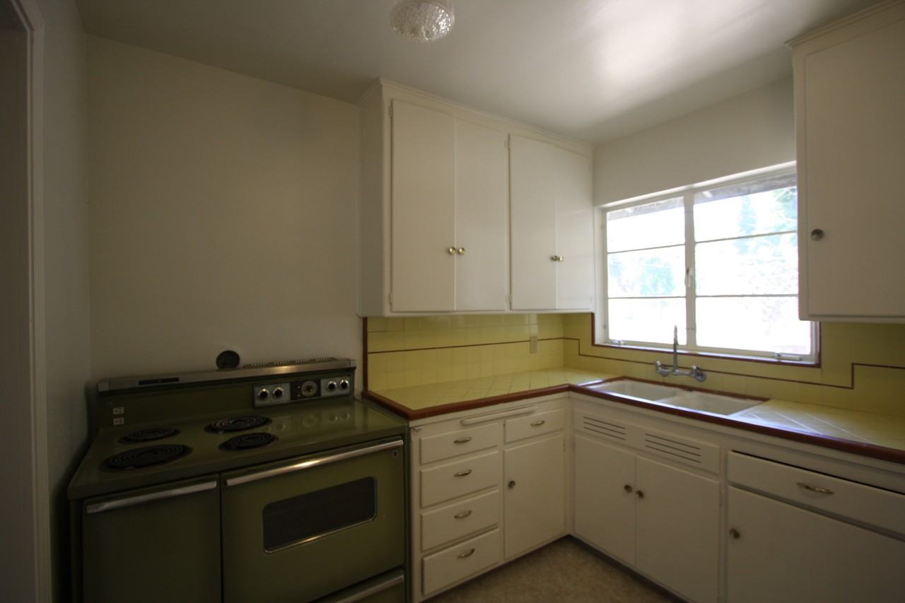 1025 E Saginaw Way - Photo 6 of 7