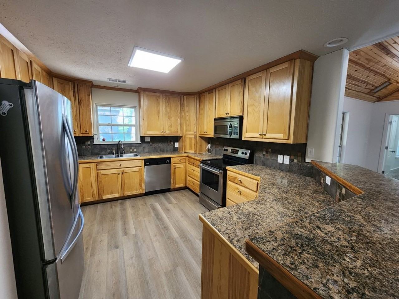 1906 Alcoa Rd - Photo 4 of 29